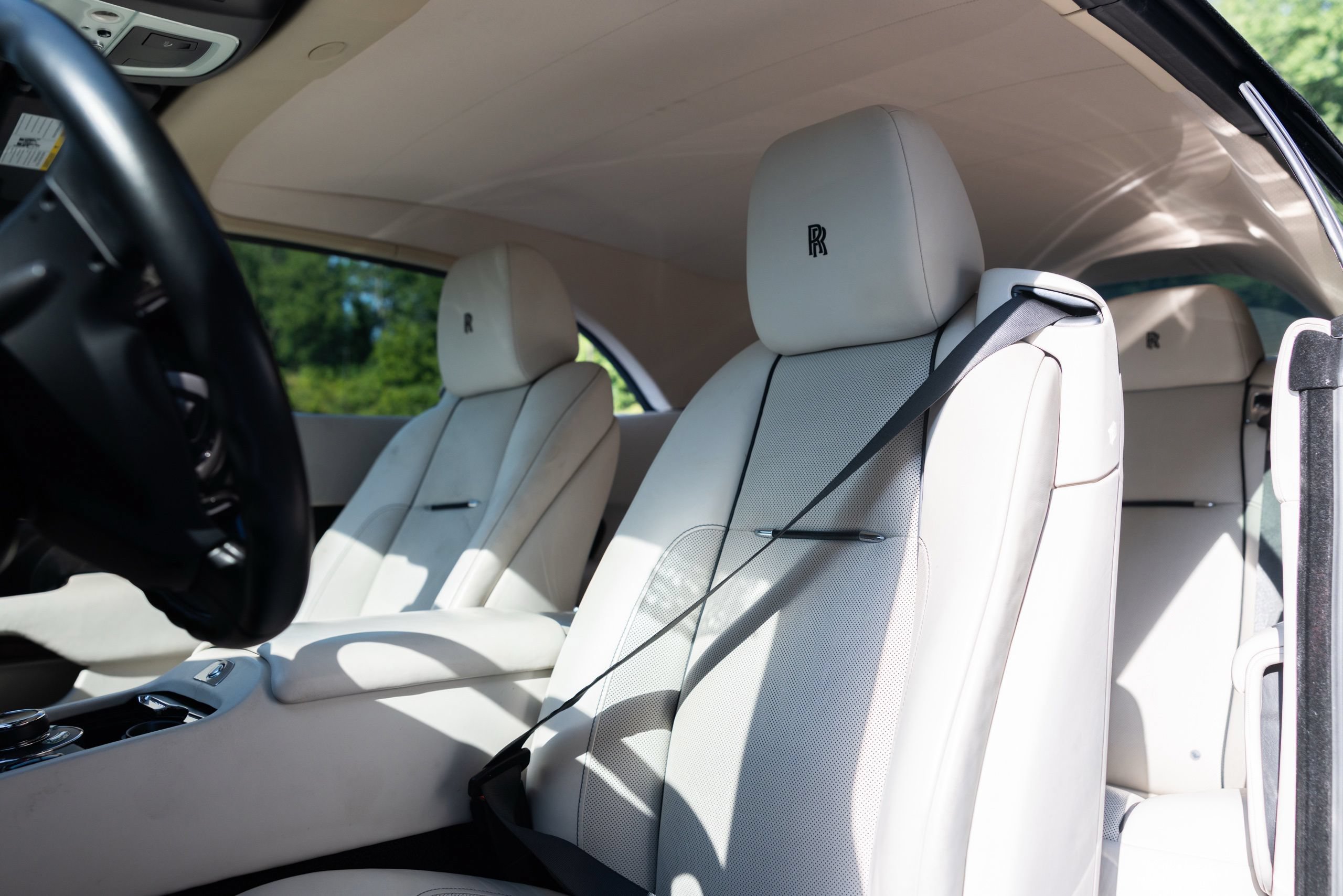Used 2017 Rolls-Royce Dawn RWD image 2