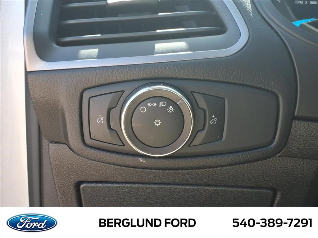Used 2016 Ford Edge SE AWD/4WD image 19