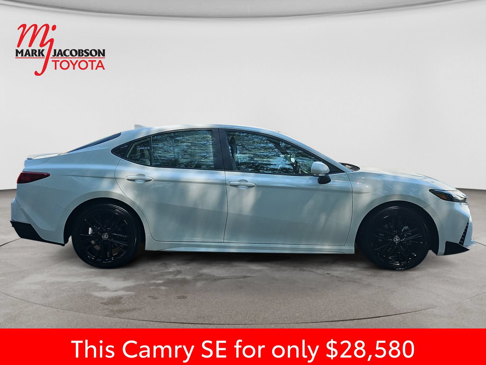 Used 2025 Toyota Camry SE FWD image 7