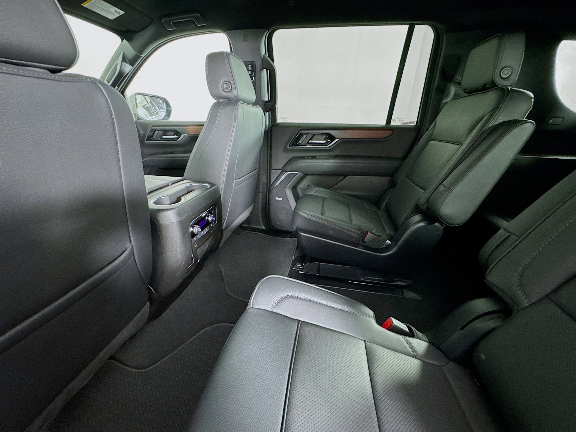 Used 2025 GMC Yukon XL Denali AWD/4WD image 23