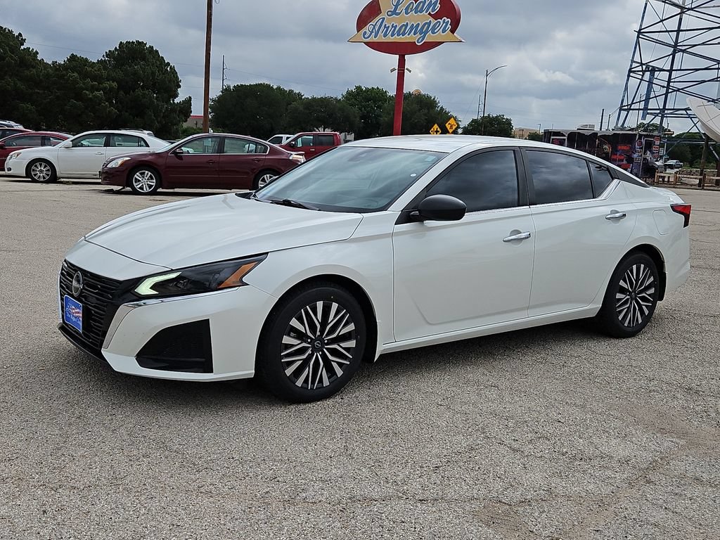 Used 2024 Nissan Altima 2.5 SV FWD image 5