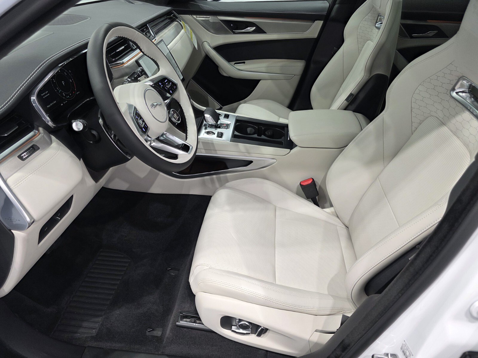 New 2026 Jaguar F-PACE R-Dynamic S AWD/4WD image 6