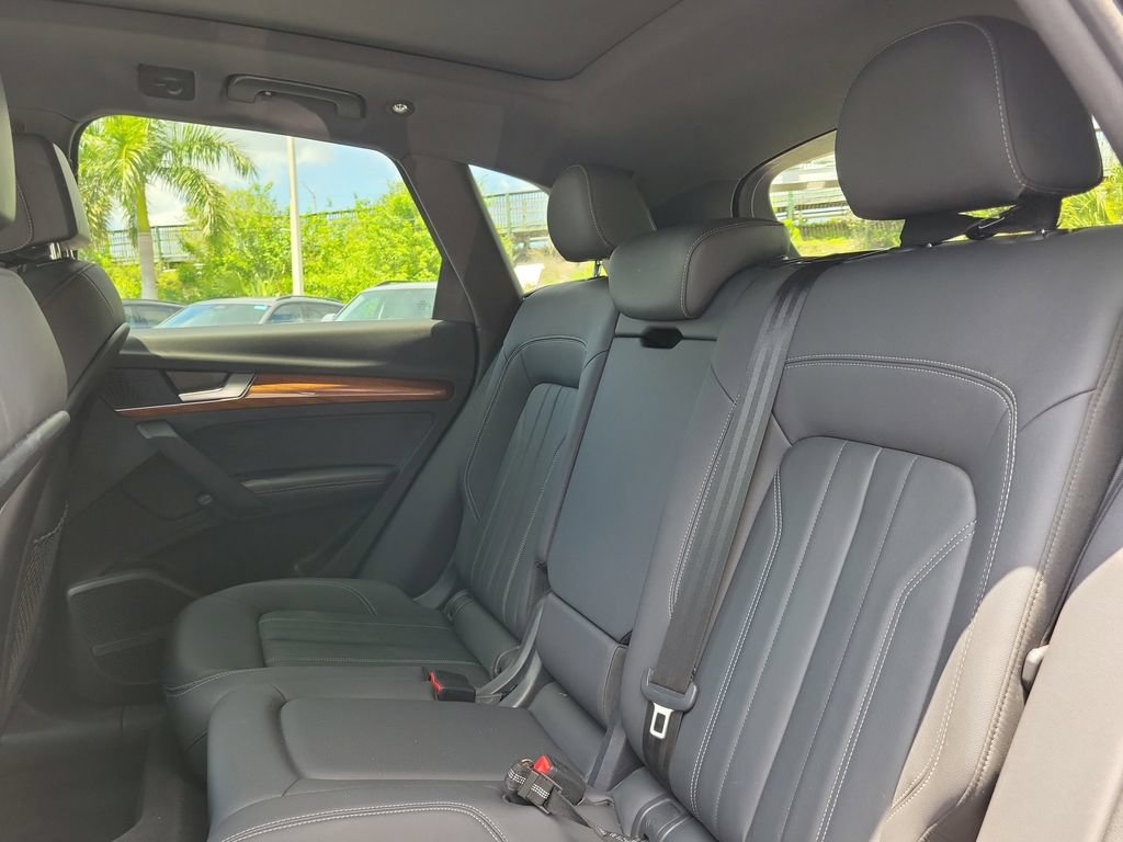 Used 2023 Audi Q5 2.0T Premium Plus w/ Premium Plus Package AWD/4WD image 12