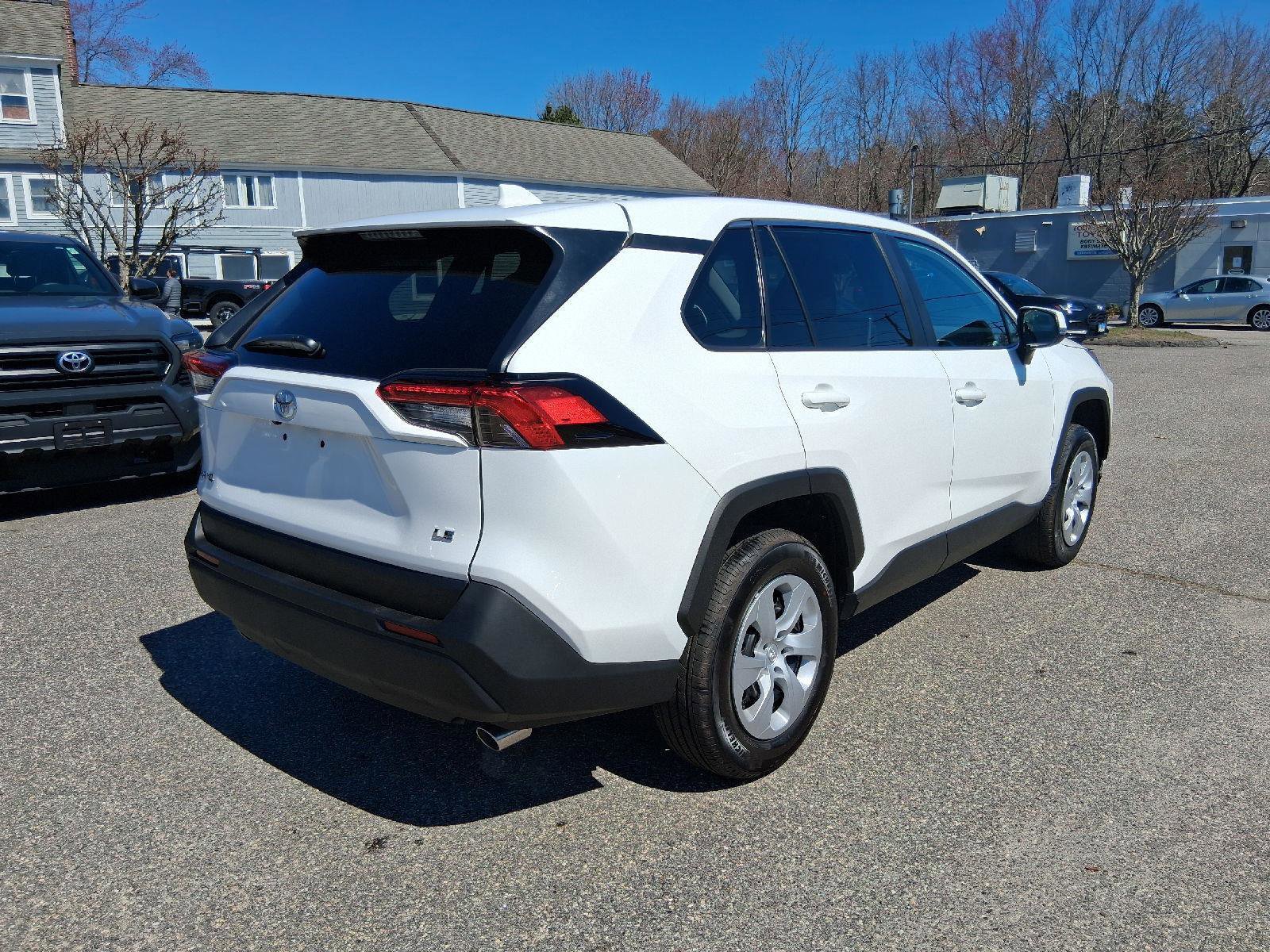 Used 2025 Toyota RAV4 LE image 7