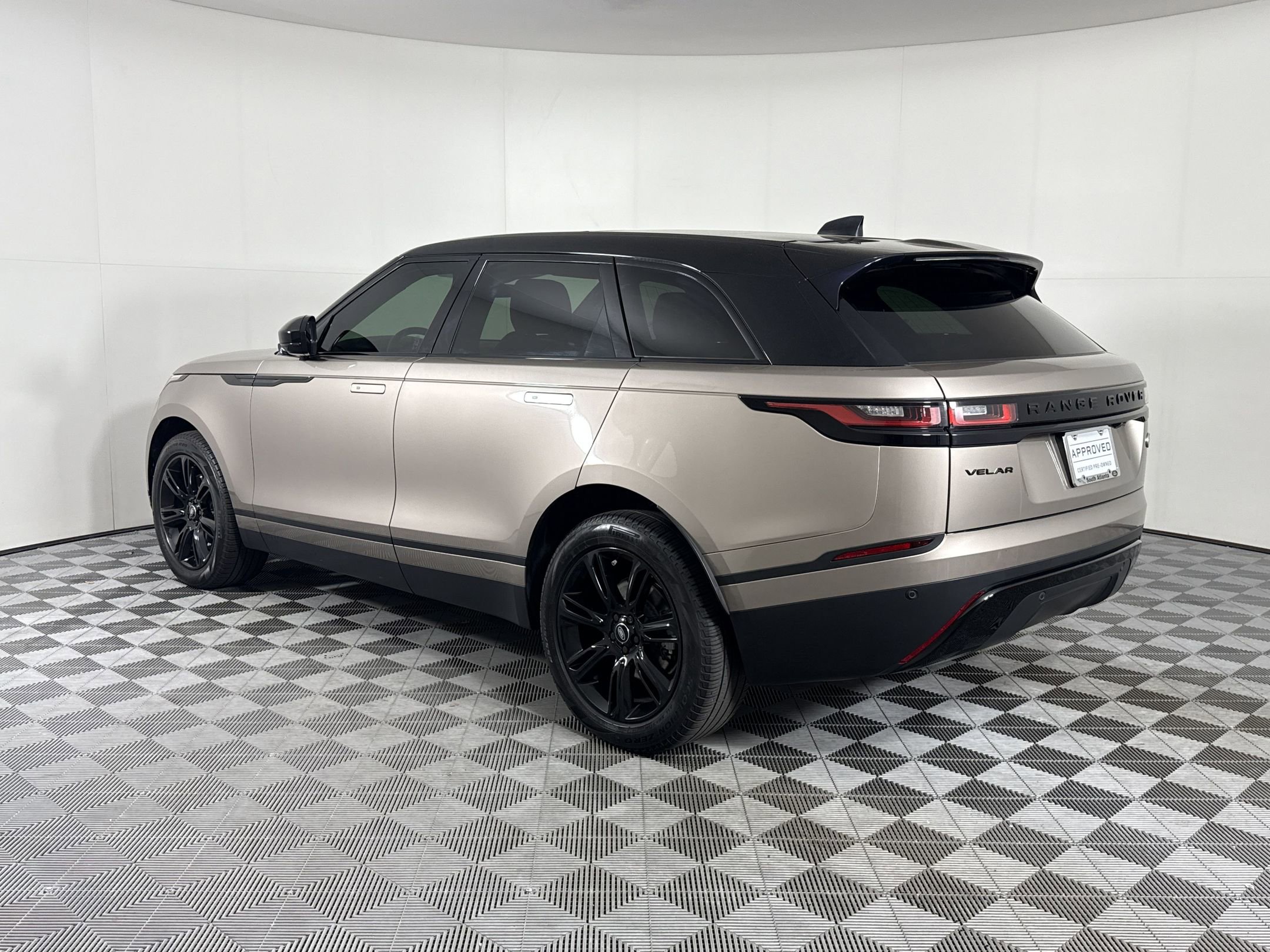 Used 2022 Land Rover Range Rover Velar S image 3