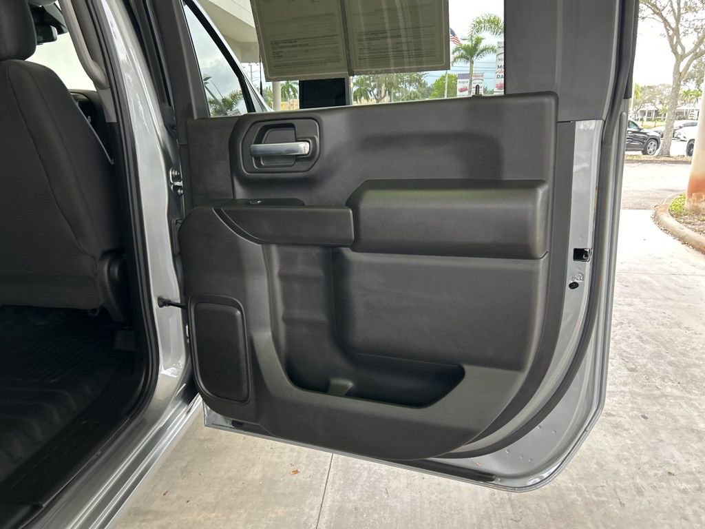 Used 2025 Chevrolet Silverado 3500 W/T image 32