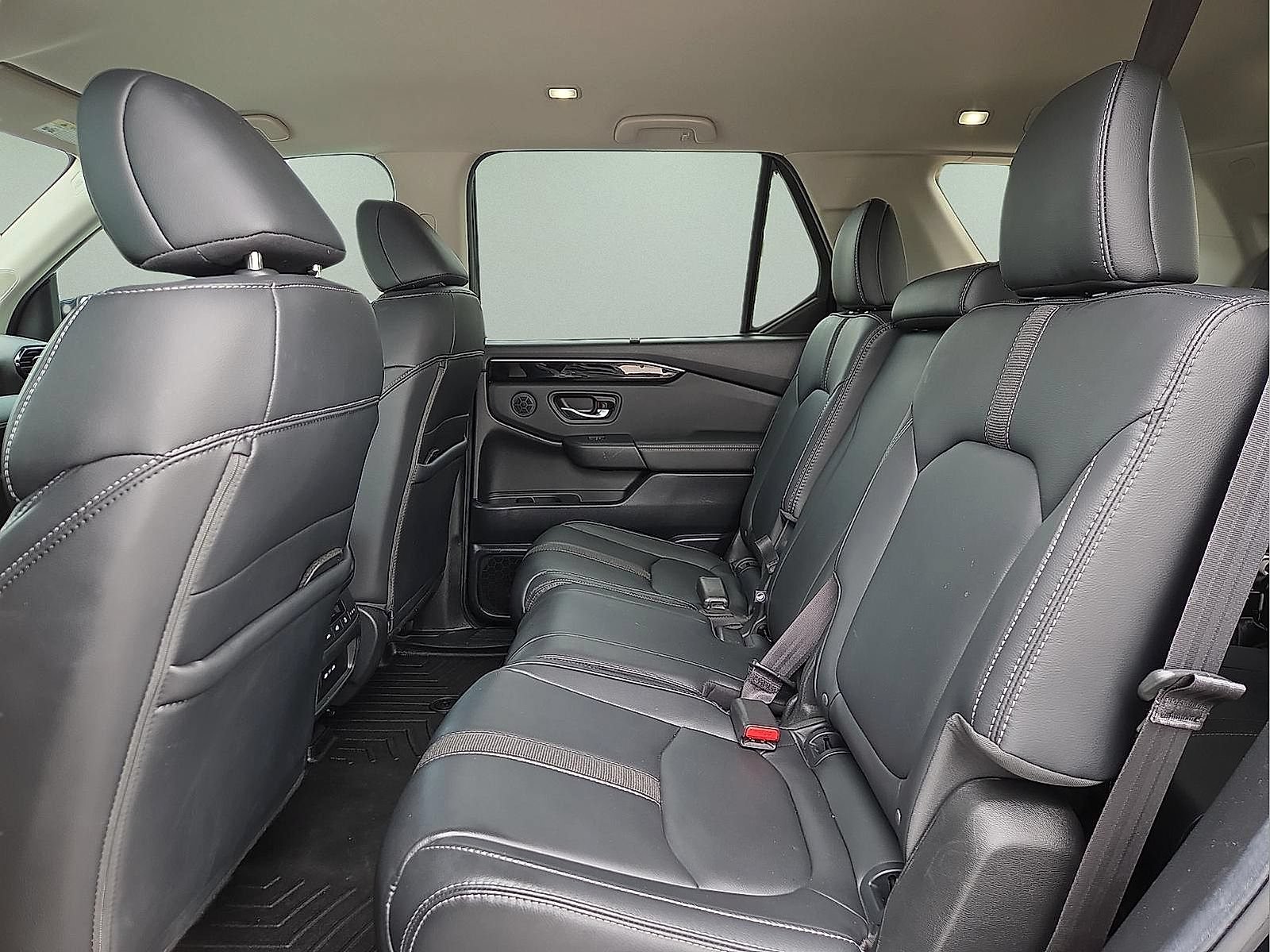 Used 2025 Honda Pilot EX-L image 10