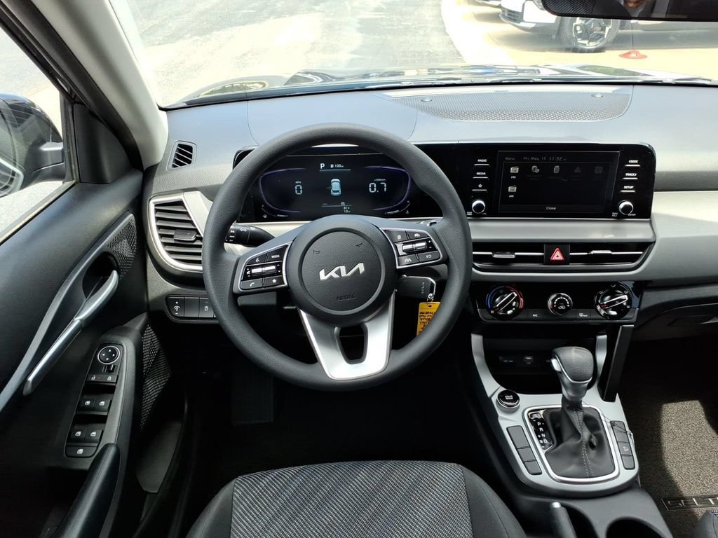 New 2026 Kia Seltos LX FWD image 11