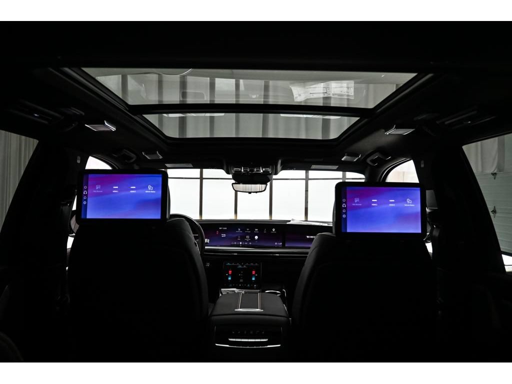 New 2026 Cadillac Escalade ESV Luxury w/ LPO, Radiant Package AWD/4WD image 16