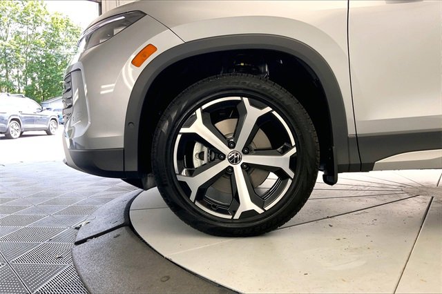 New 2025 Volkswagen Tiguan SE image 12