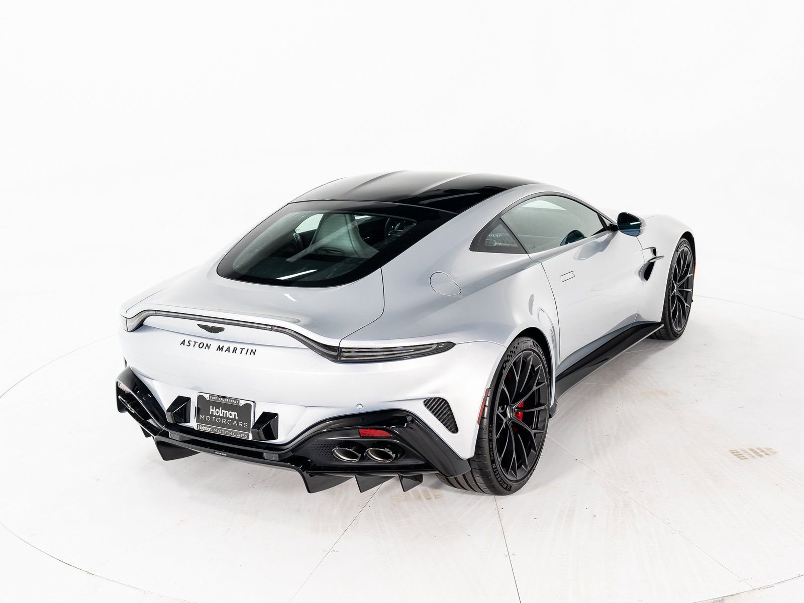 Used 2025 Aston Martin V8 Vantage Coupe RWD image 5