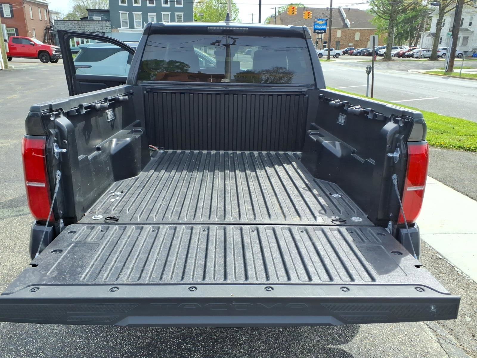 Used 2025 Toyota Tacoma TRD Sport image 18