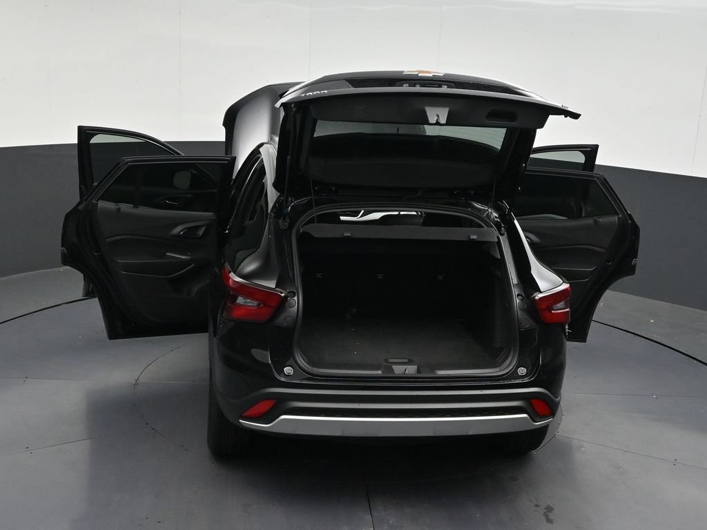 Used 2025 Chevrolet Trax LT FWD image 35