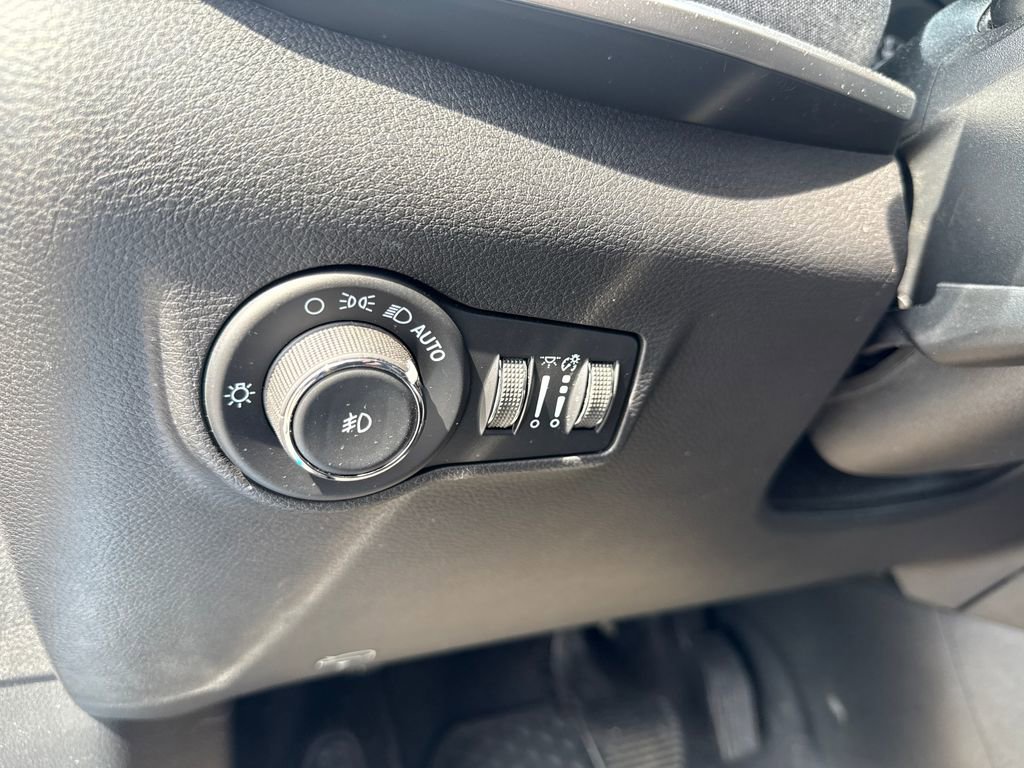 Used 2023 Jeep Compass Latitude w/ Convenience Group image 14