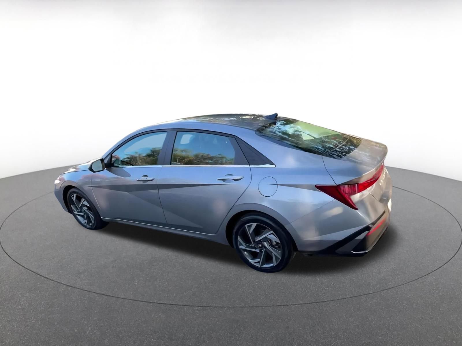 Used 2025 Hyundai Elantra SEL image 10