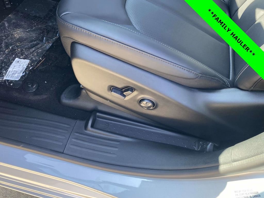 New 2026 Chrysler Pacifica Select image 45