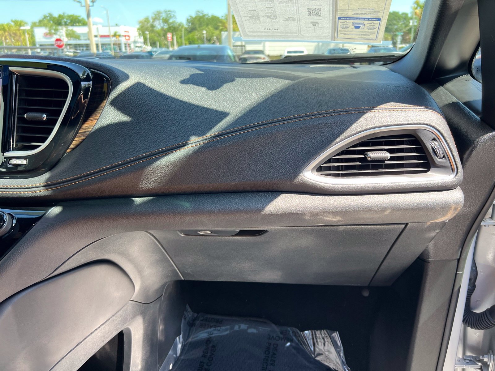 Used 2023 Chrysler Pacifica Pinnacle FWD image 86