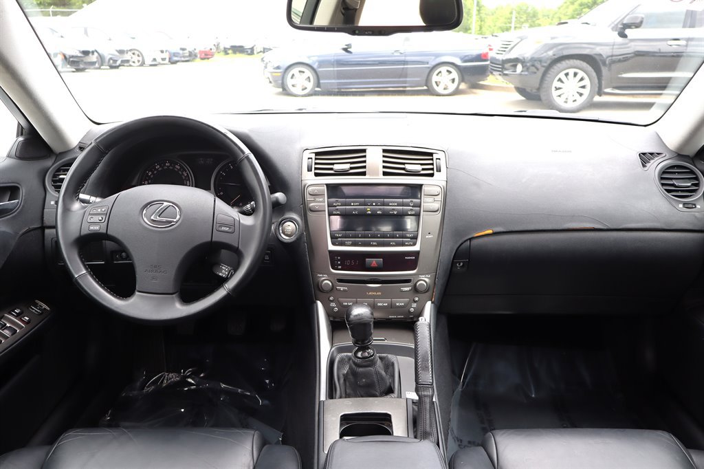 Used 2006 Lexus IS 250 w/ Preferred Accessory Pkg RWD image 12