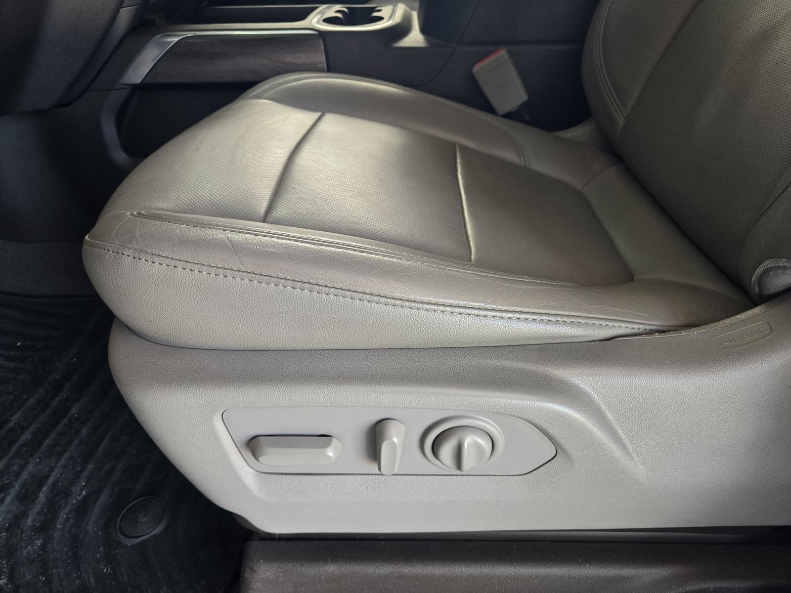 Used 2019 Chevrolet Silverado 1500 LTZ AWD/4WD image 23