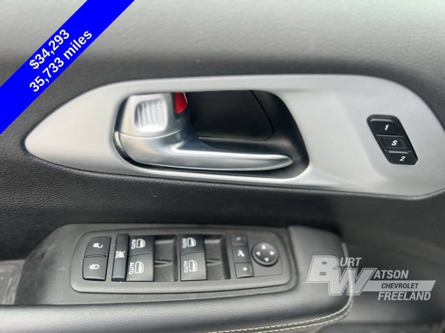 Used 2025 Chrysler Pacifica Limited FWD image 13