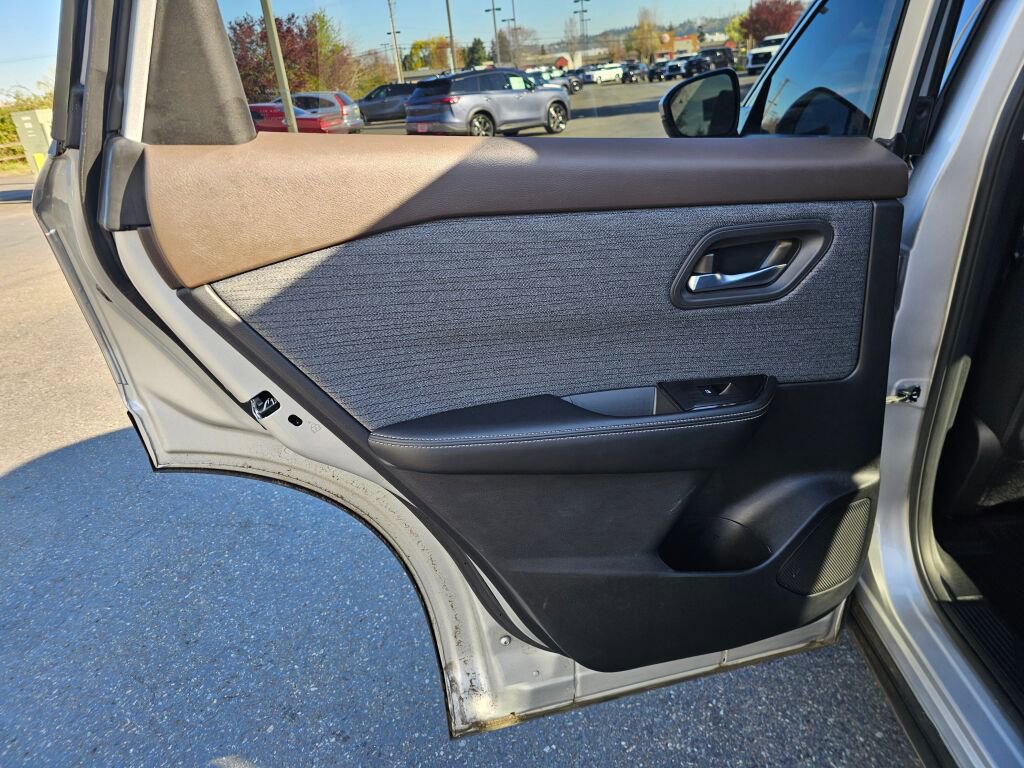 Used 2021 Nissan Rogue SV image 19