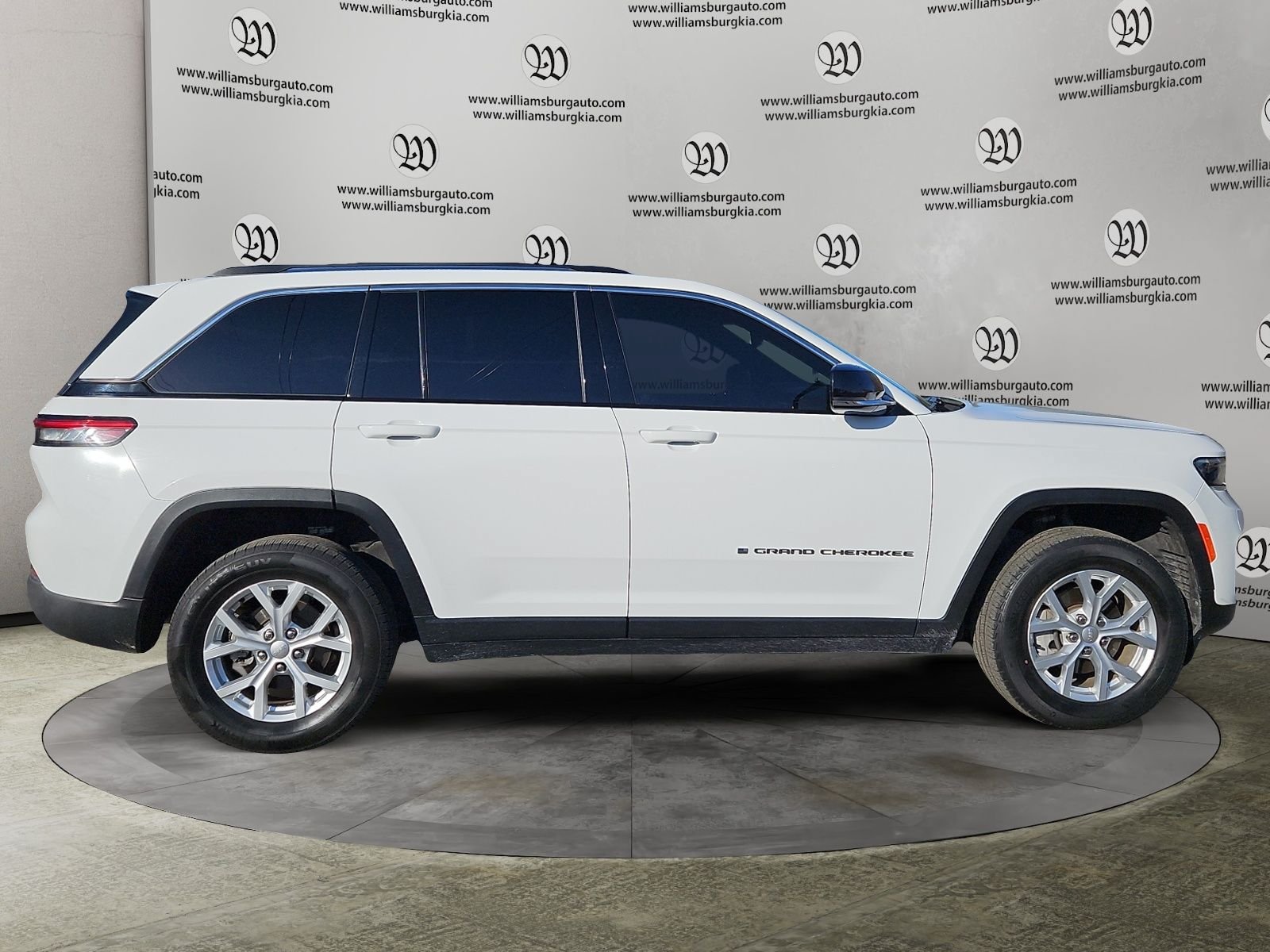 Used 2023 Jeep Grand Cherokee Limited RWD image 6