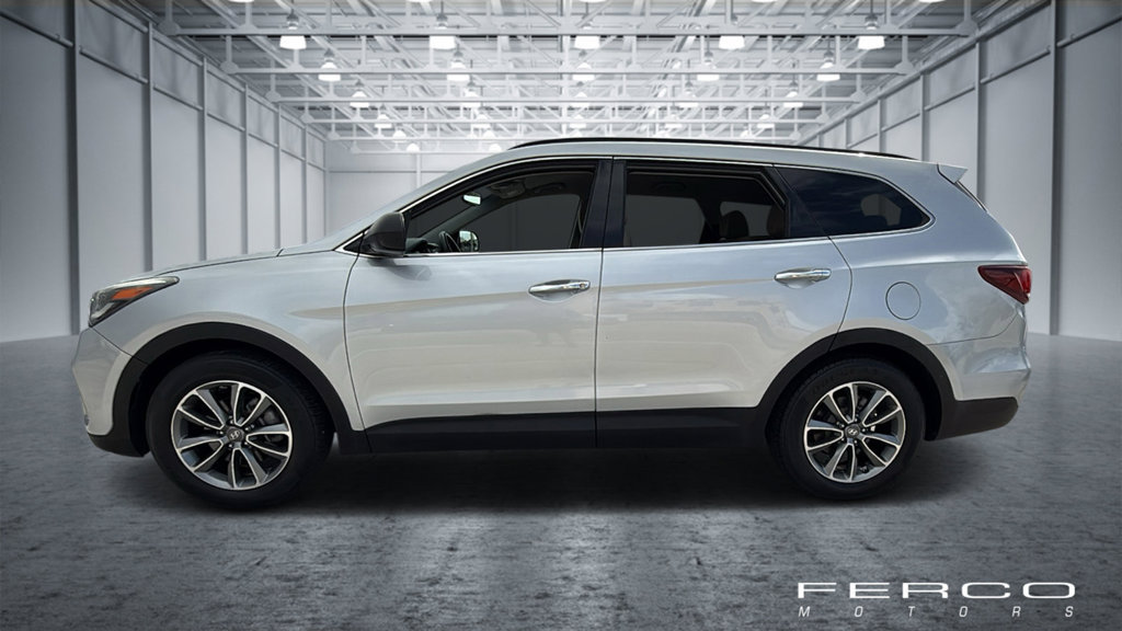 Used 2017 Hyundai Santa Fe SE FWD image 2