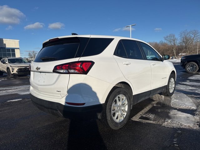 Used 2023 Chevrolet Equinox LS w/ LS Convenience Package image 3