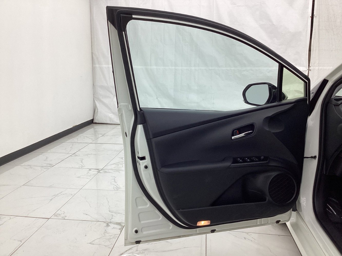 Used 2018 Toyota Prius Prime Premium image 18