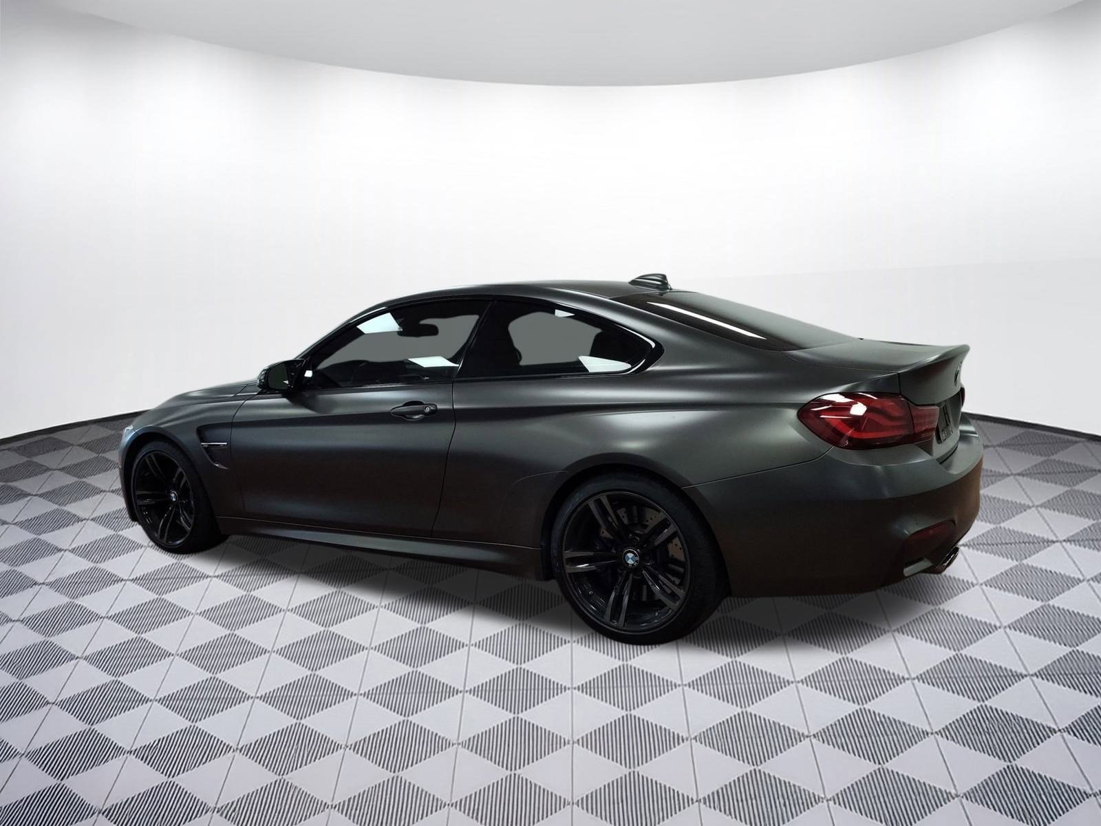 Used 2020 BMW M4 Coupe w/ Executive Package image 3