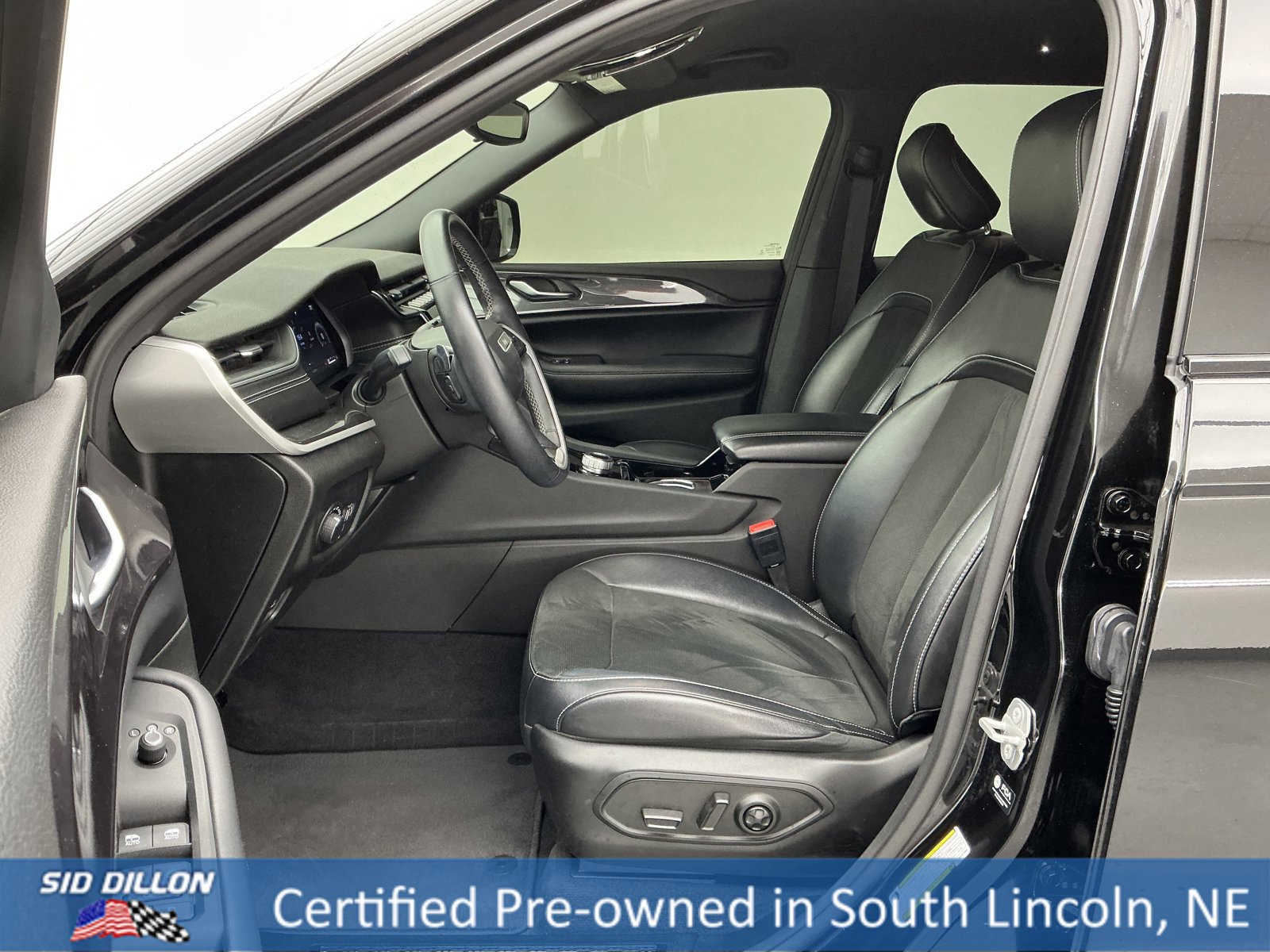 Used 2021 Jeep Grand Cherokee L Laredo image 17