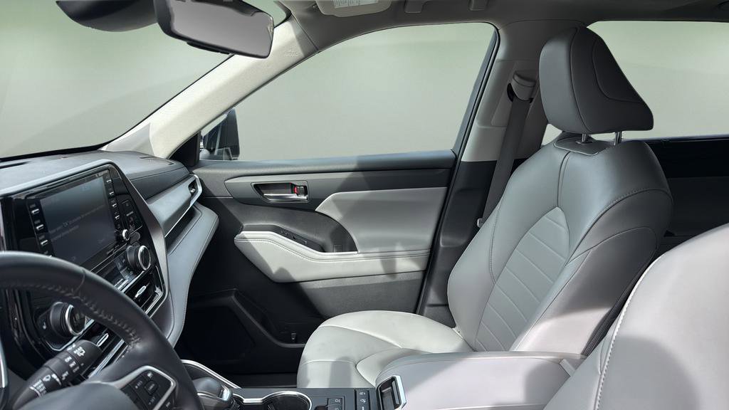 Used 2022 Toyota Highlander XLE image 13
