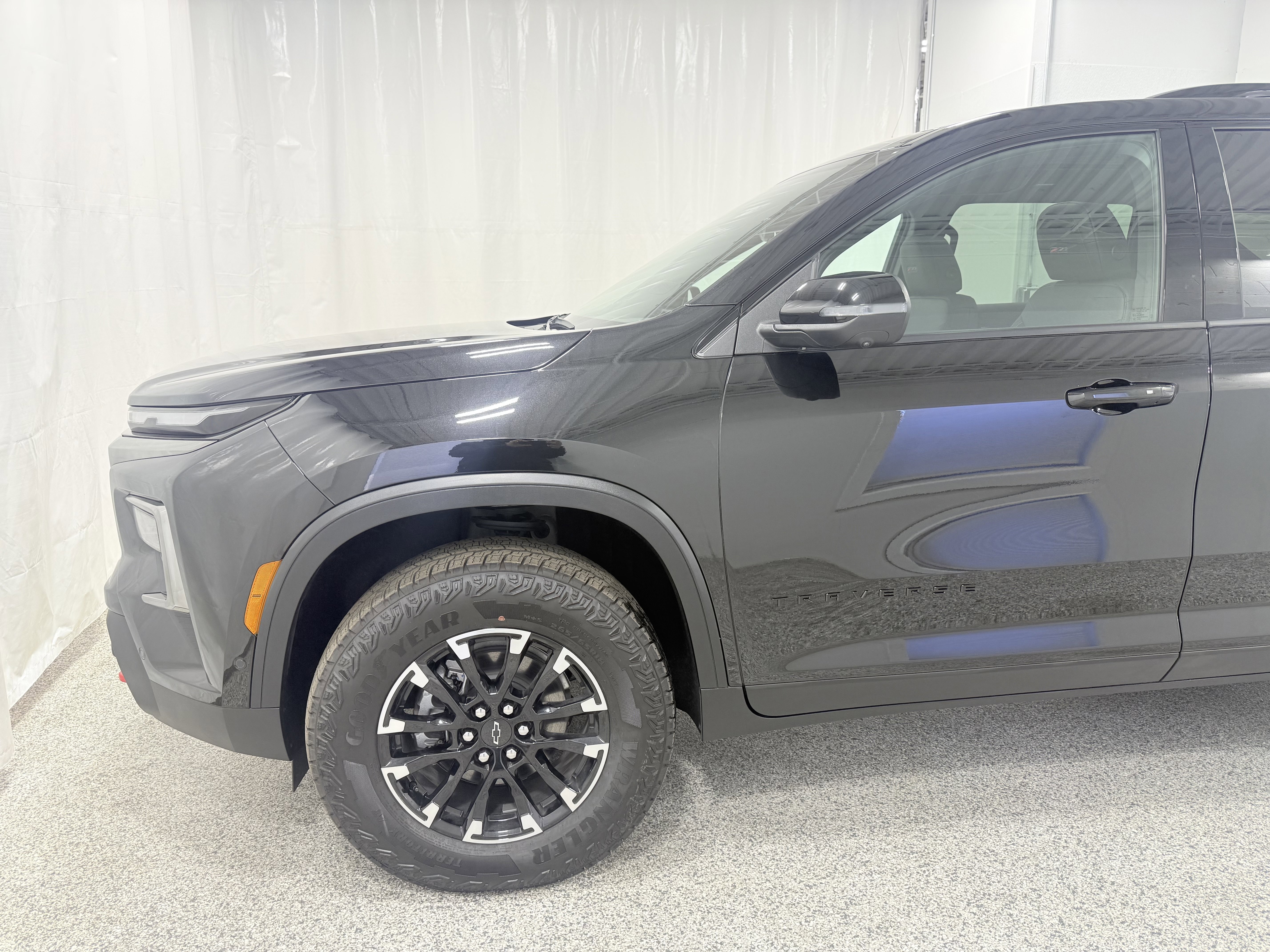 Used 2025 Chevrolet Traverse Z71 w/ Enhanced Driving Package image 4