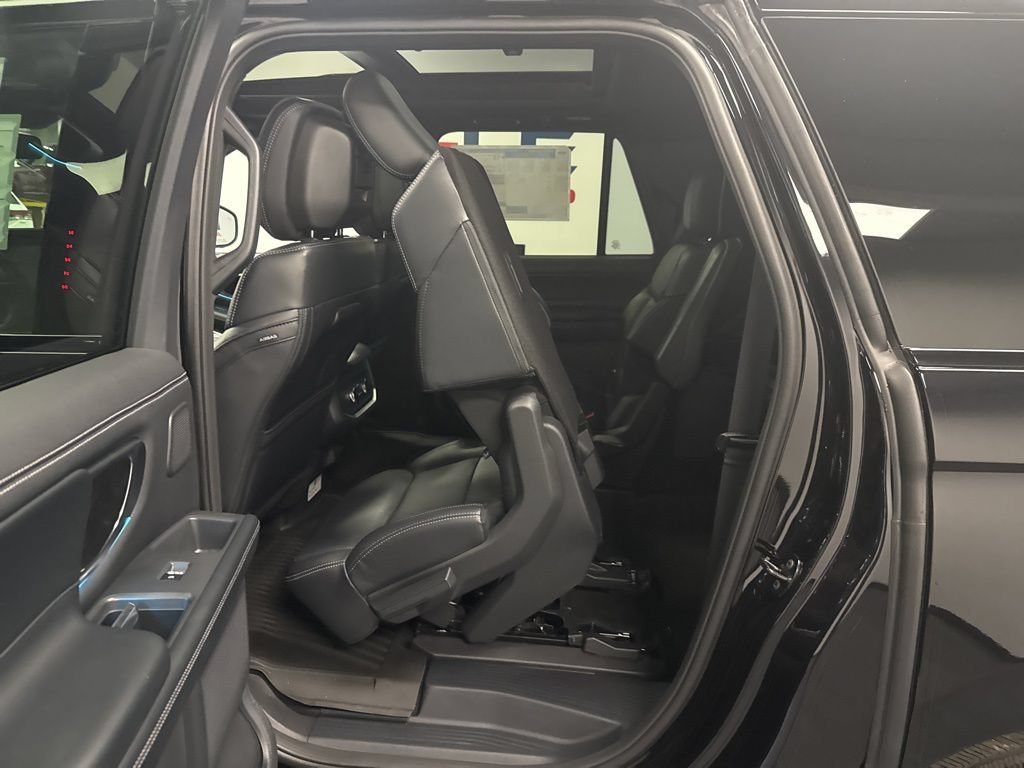 New 2026 Ford Expedition Max Platinum w/ Stealth Performance Package AWD/4WD image 32