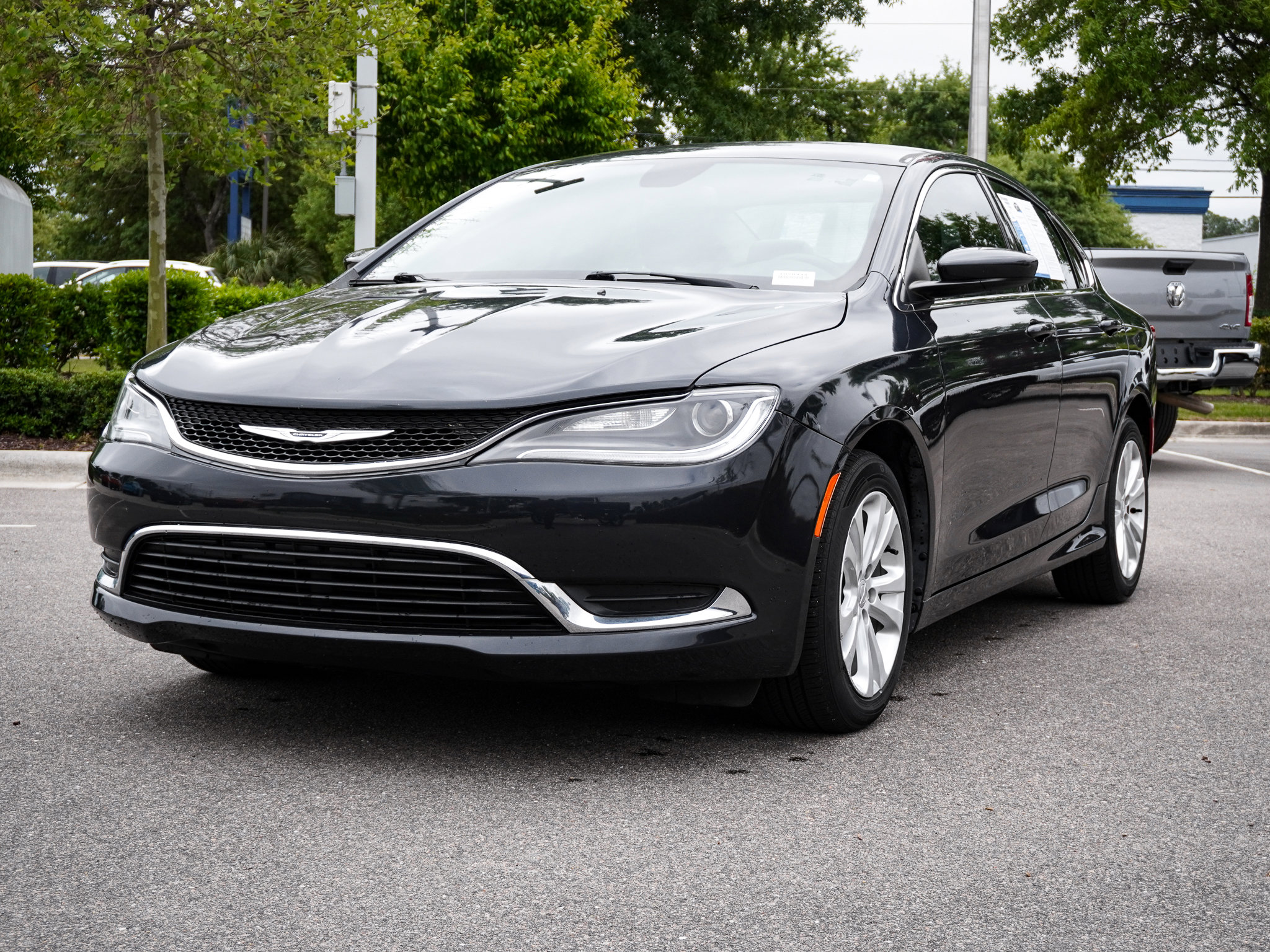 Used 2017 Chrysler 200 Limited Platinum FWD image 6