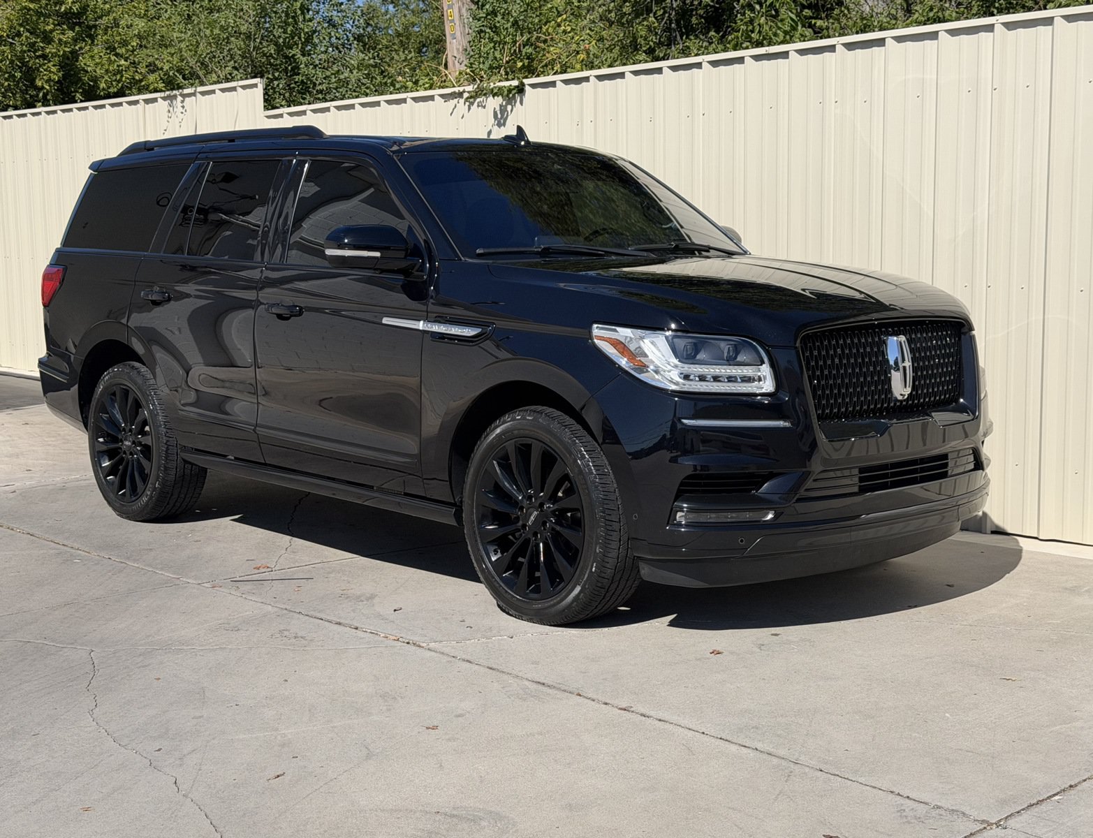 Used 2021 Lincoln Navigator Reserve w/ Luxury Package AWD/4WD image 3