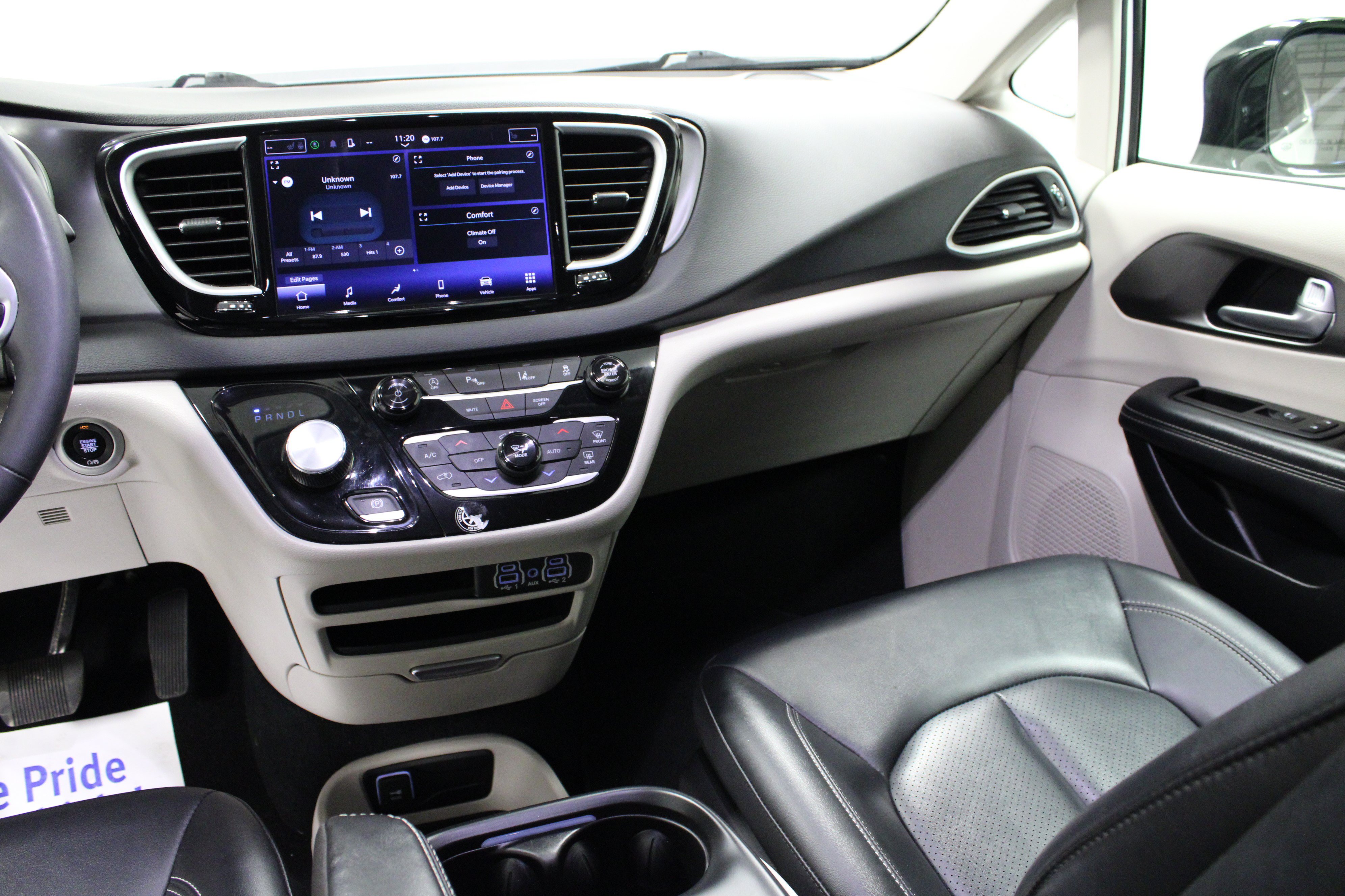 Used 2024 Chrysler Pacifica Touring-L FWD image 20