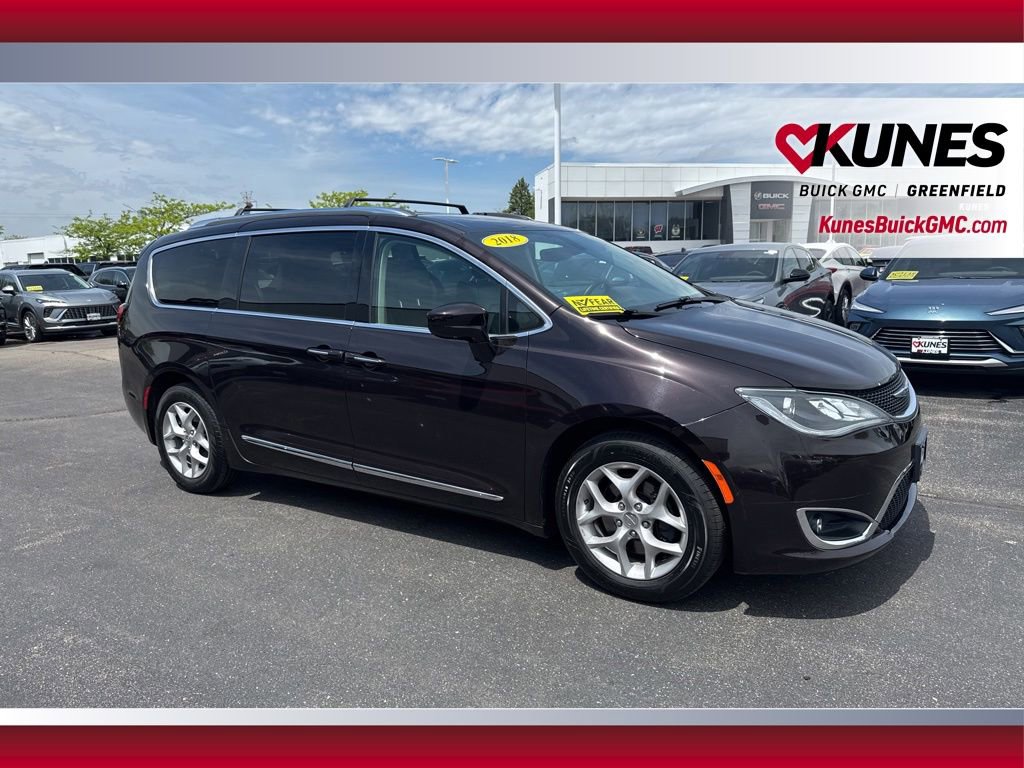 Used 2018 Chrysler Pacifica Touring-L FWD image 4