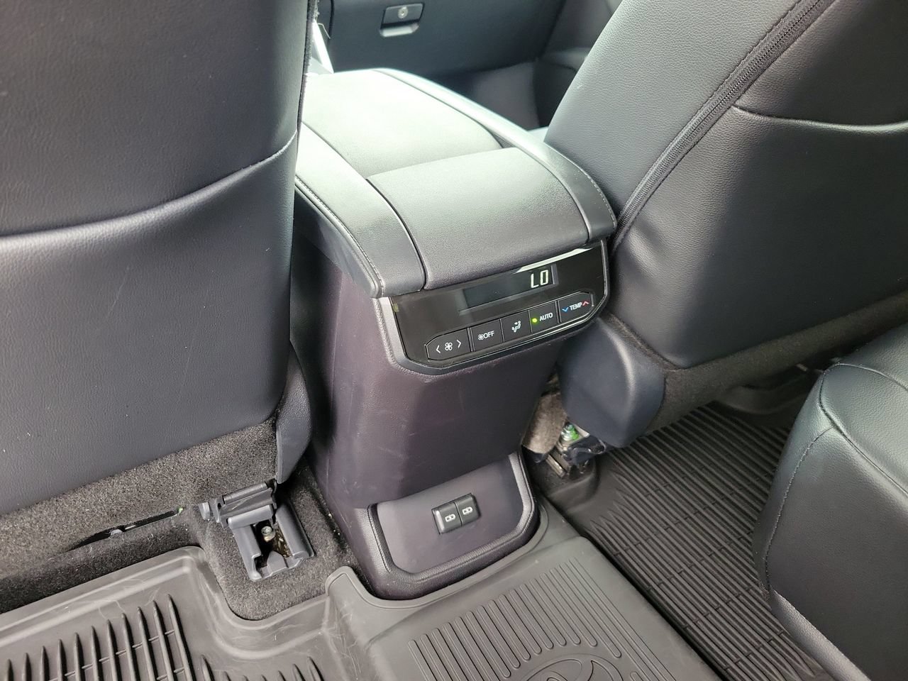 Used 2026 Toyota Highlander XLE AWD/4WD image 13