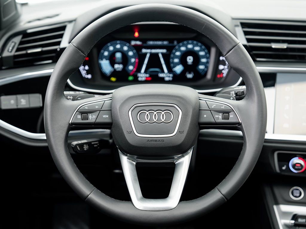 Certified 2025 Audi Q3 2.0T Premium image 11