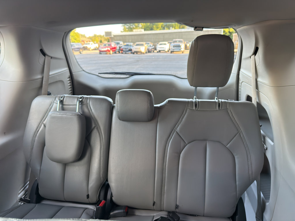 Used 2019 Chrysler Pacifica L image 11