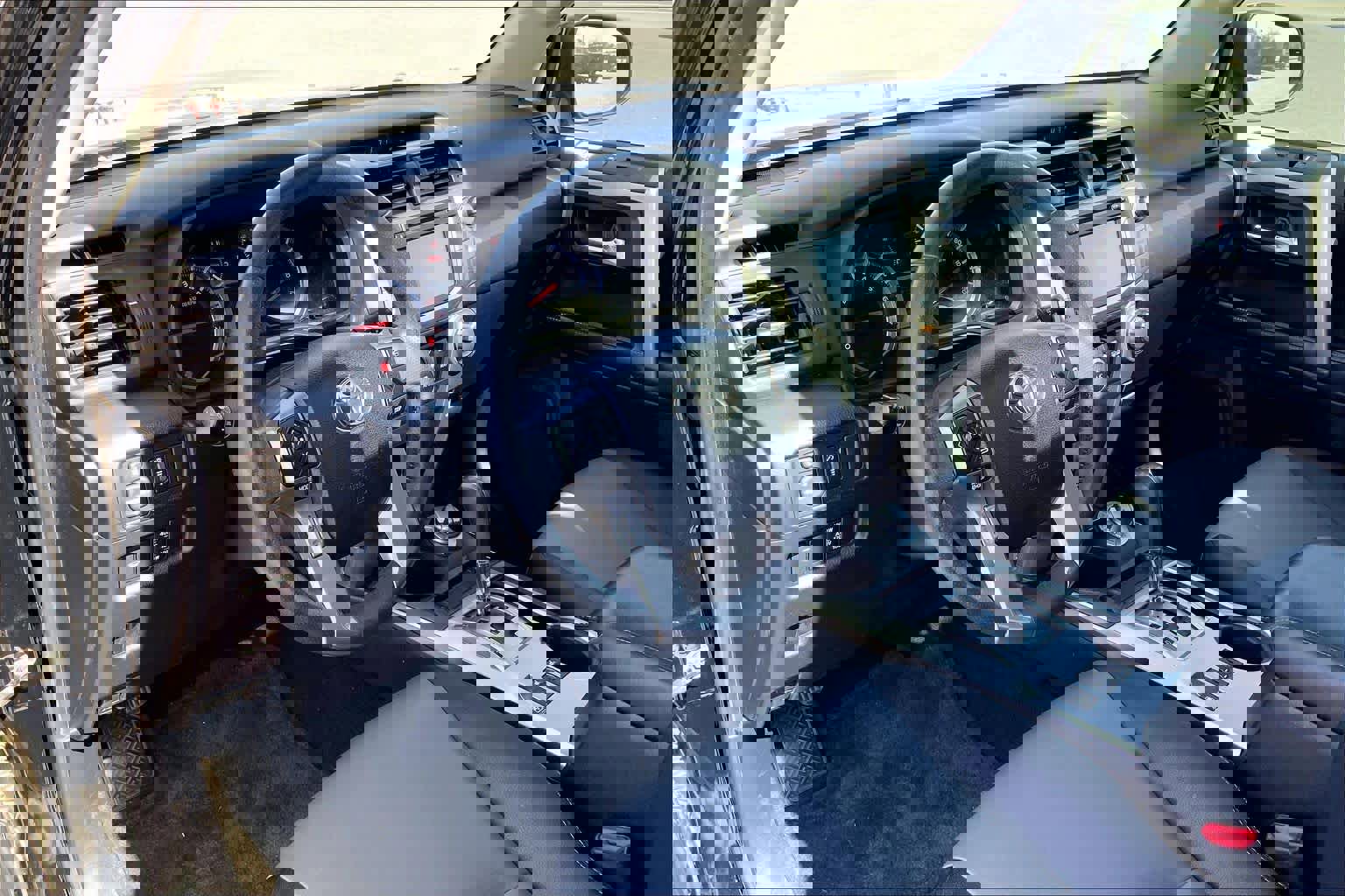 Used 2018 Toyota 4Runner SR5 Premium image 17