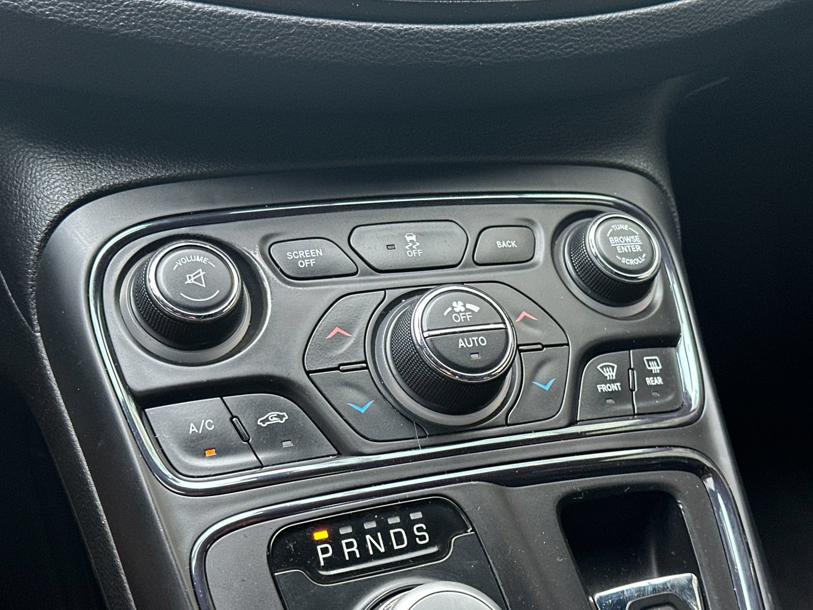 Used 2015 Chrysler 200 S w/ Sun/Sound Group FWD image 19