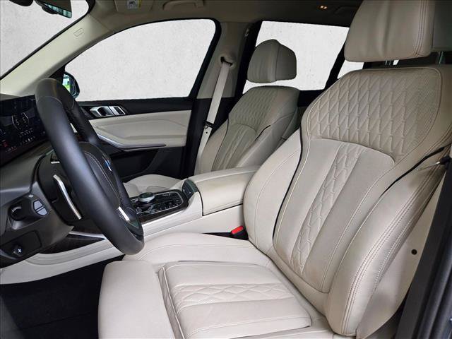Used 2025 BMW X7 xDrive40i w/ Premium Package AWD/4WD image 11