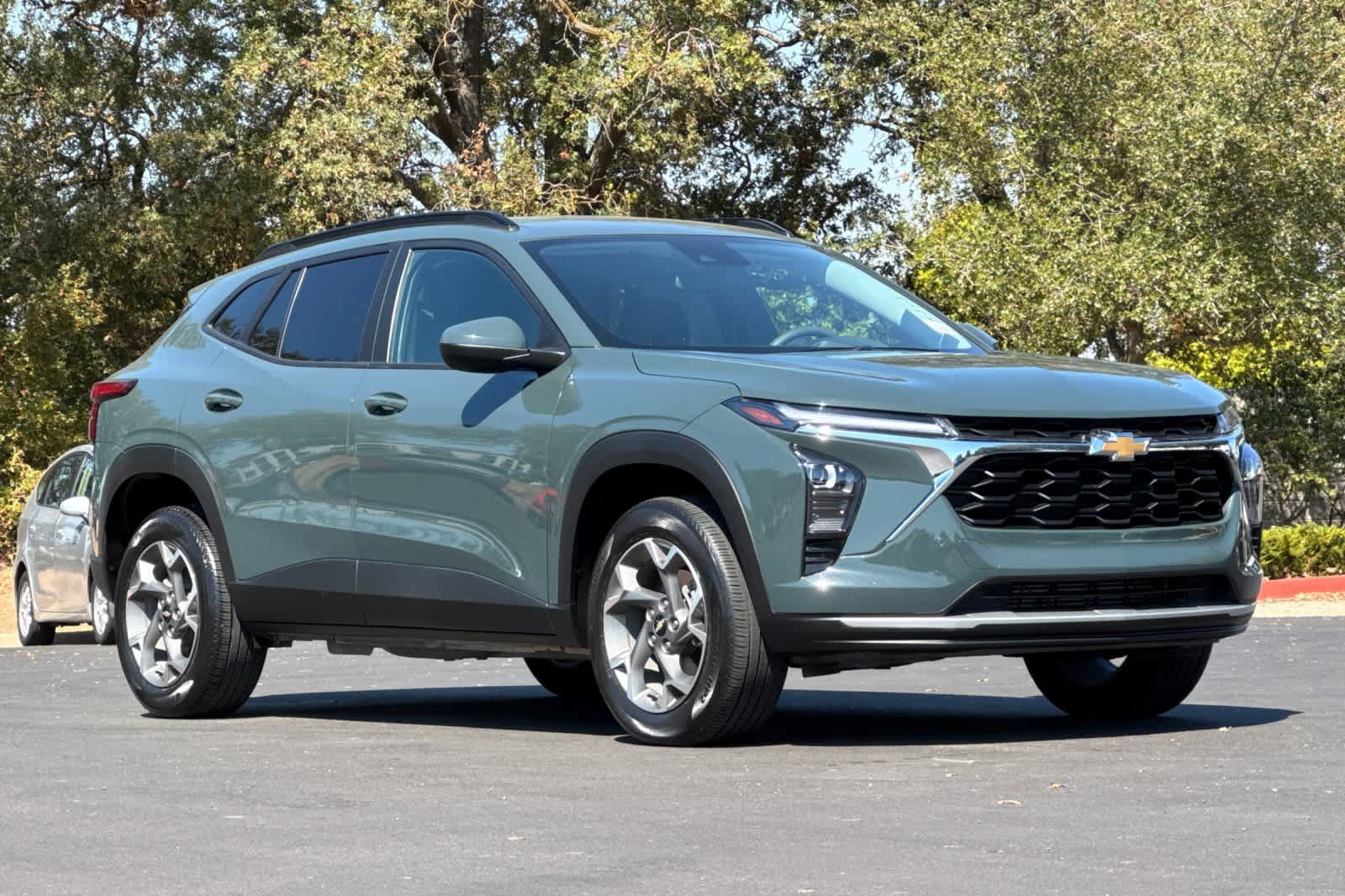 Used 2025 Chevrolet Trax LT FWD image 9