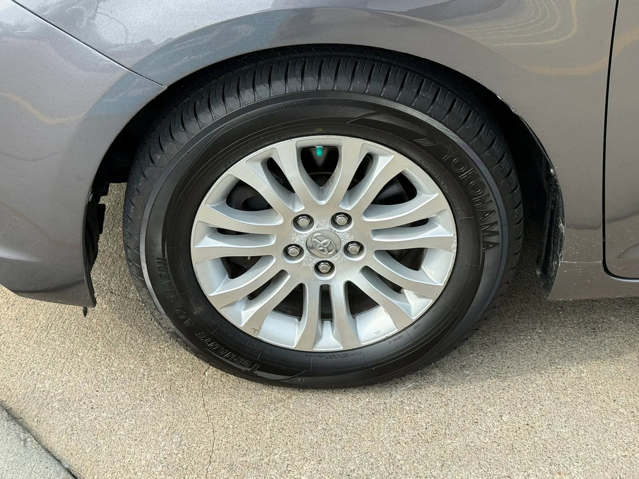 Used 2012 Toyota Sienna XLE FWD image 42