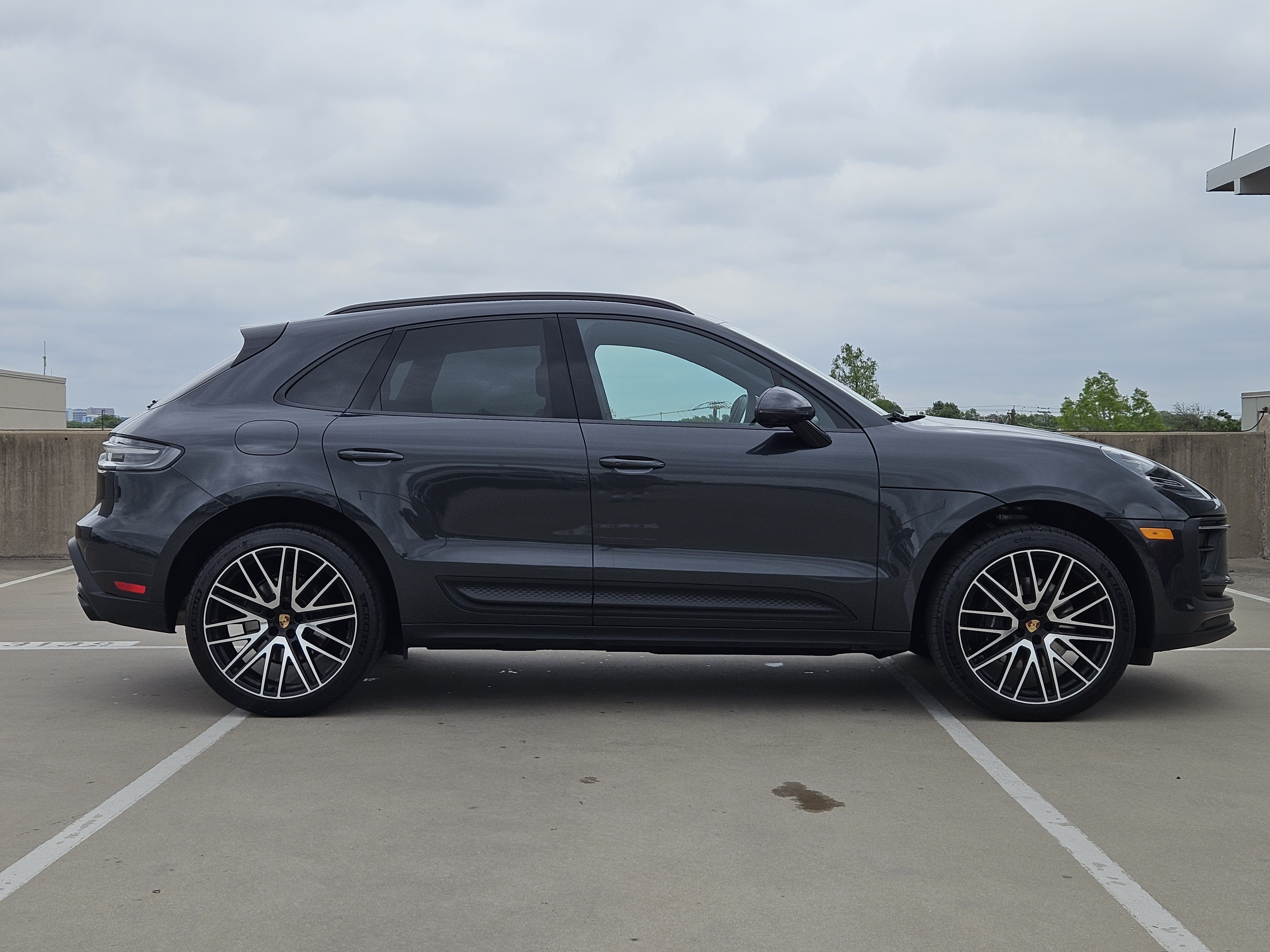 Certified 2026 Porsche Macan AWD/4WD image 9