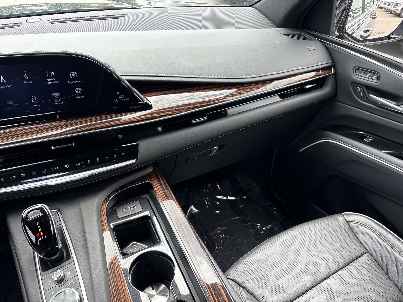 Used 2024 Cadillac Escalade Premium Luxury w/ Performance Package AWD/4WD image 29