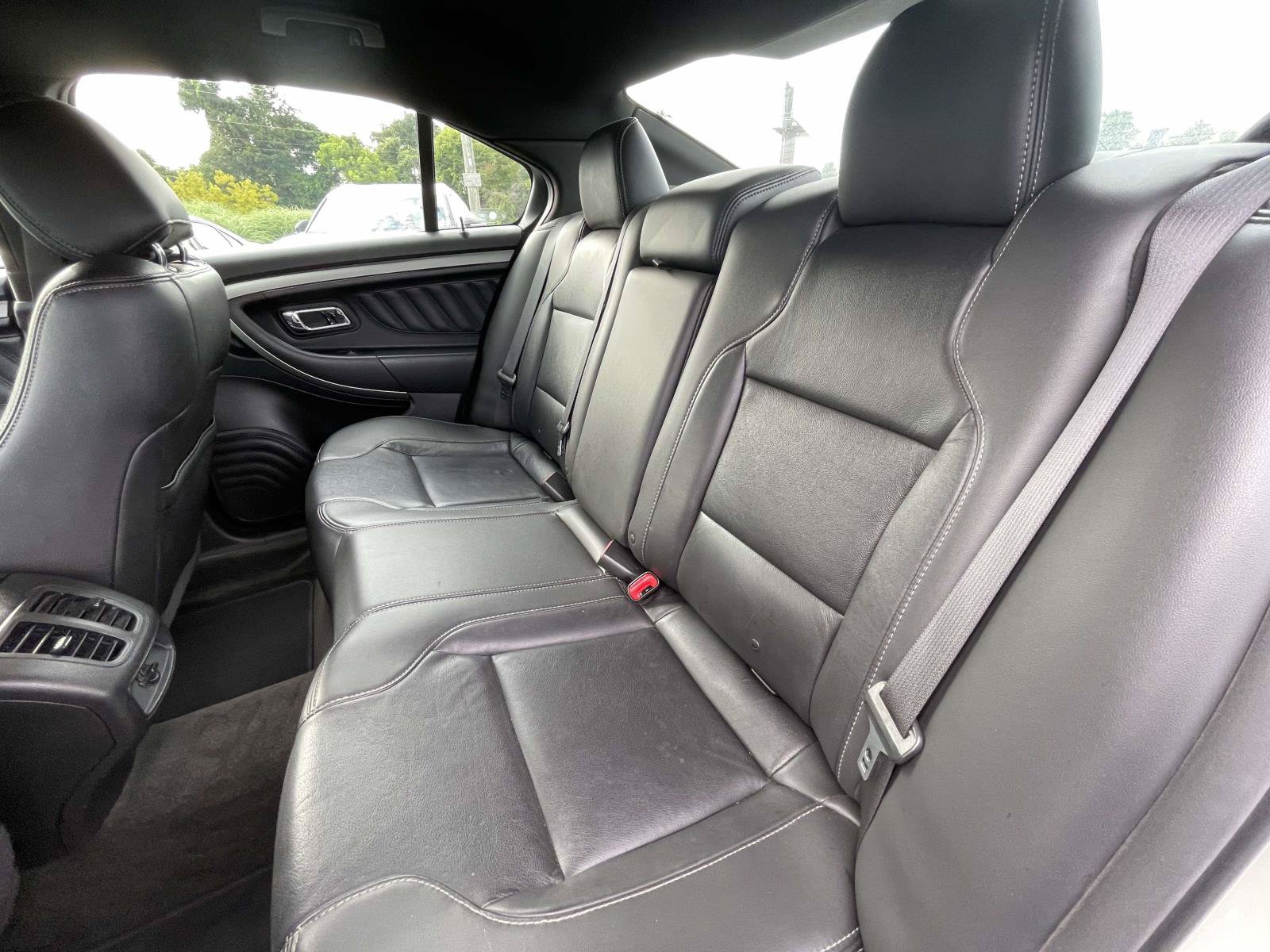 Used 2015 Ford Taurus SEL FWD image 11