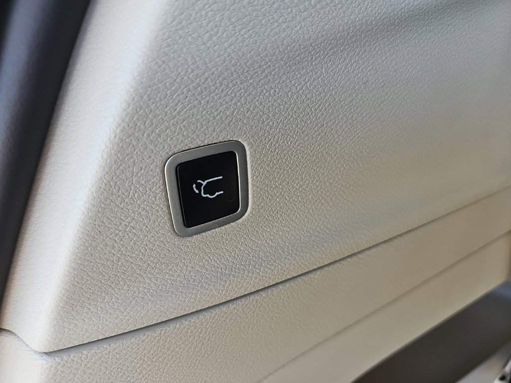 Certified 2024 Chrysler Pacifica Touring-L FWD image 24